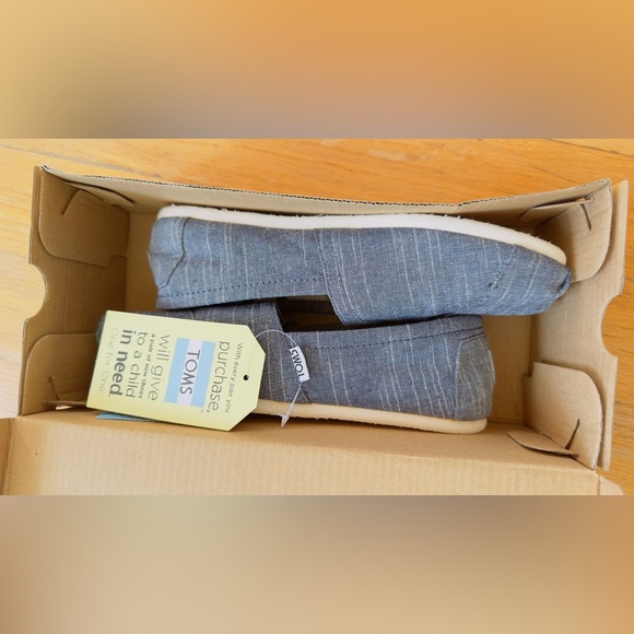 Toms Women's Blue Slip-On Shoes - Picture 2 of 6